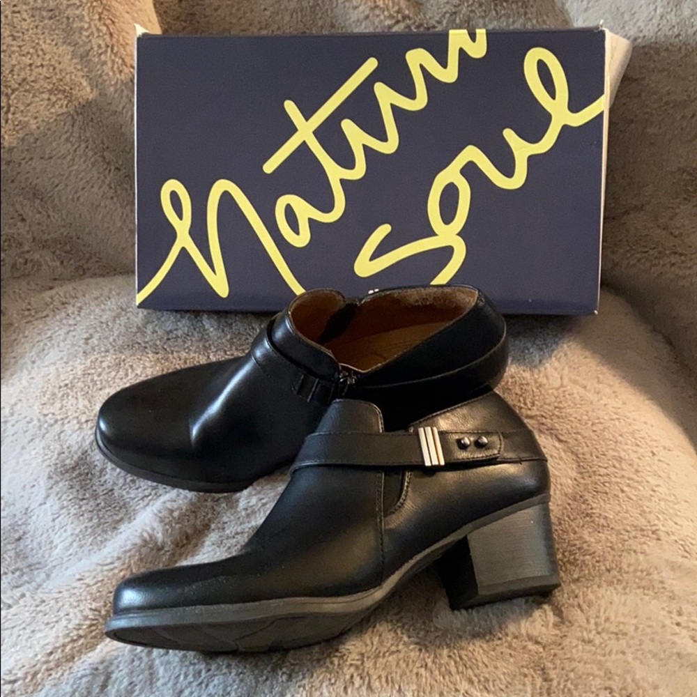 Natural soul black booties 💝